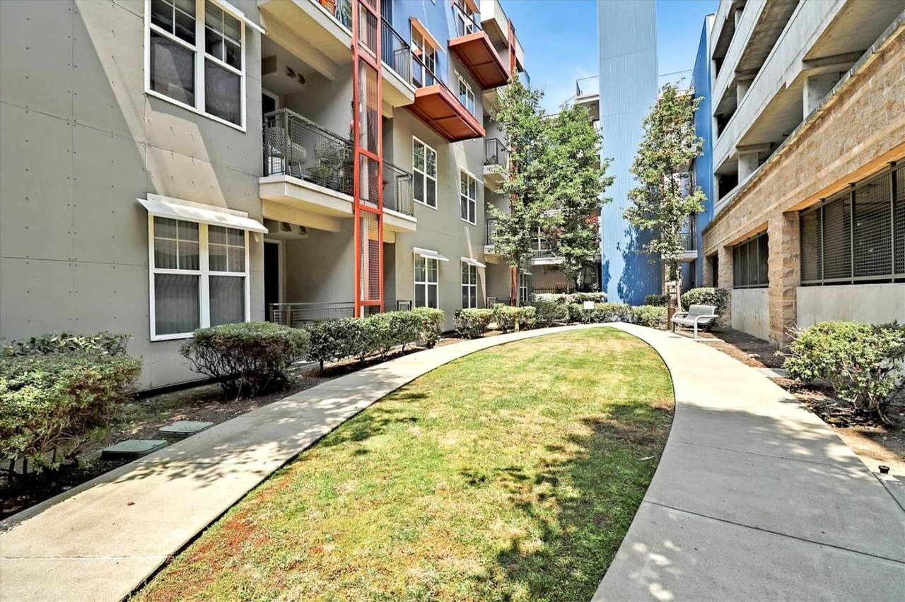 1121 40th St 1204 - Photo 1