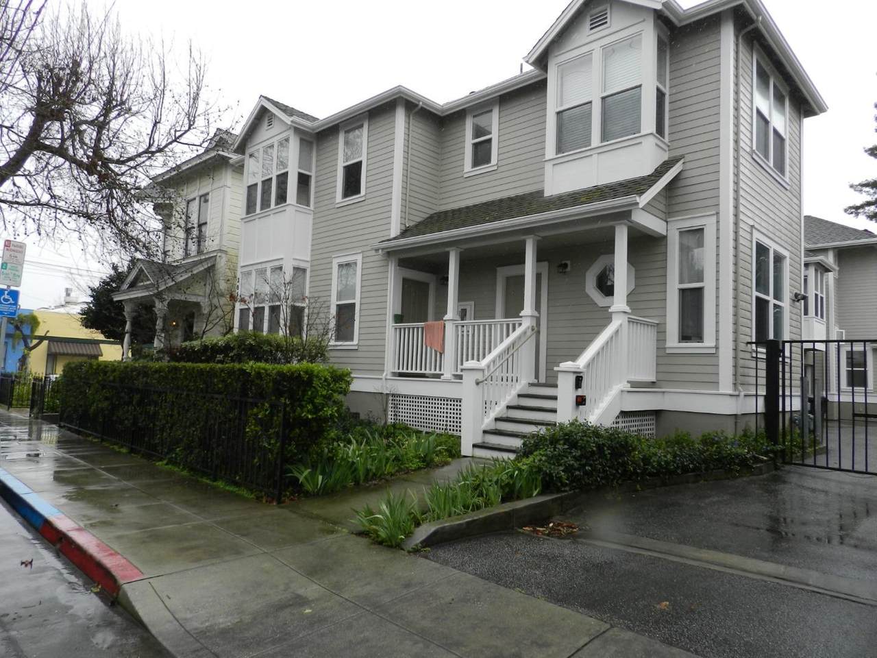 205 Maple St - Photo 1