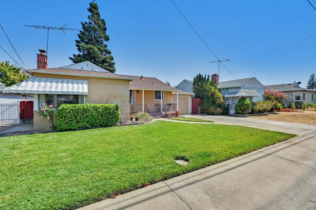 1616 138th Ave - Photo 1