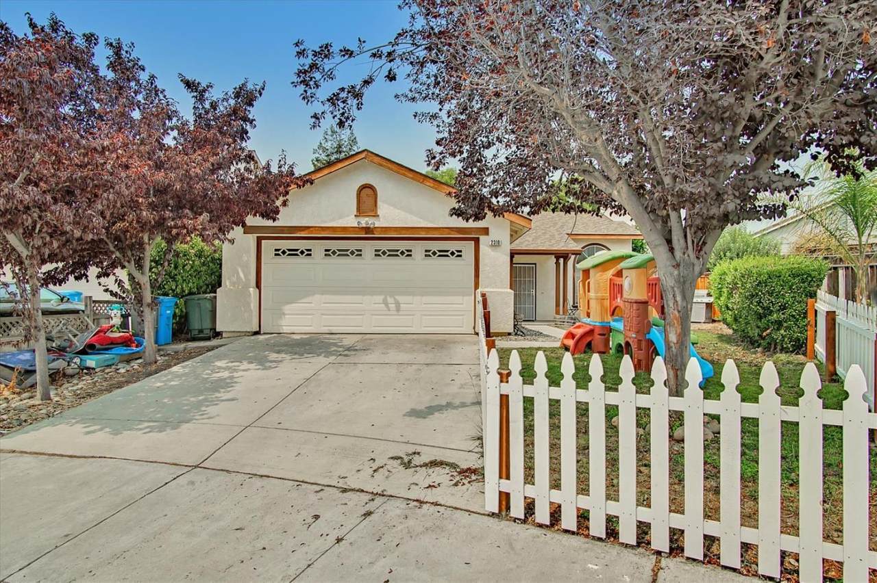2310 Paradise Ct - Photo 1