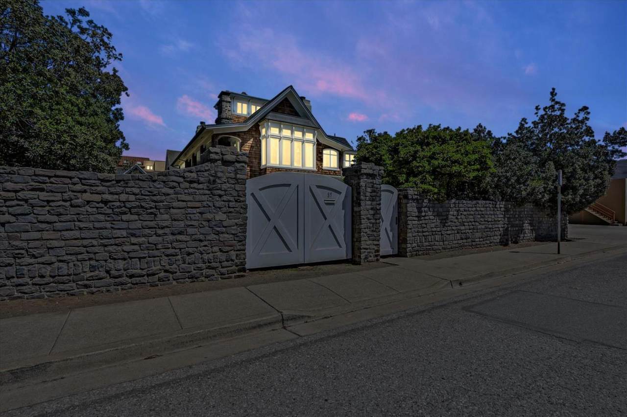 85 Clarendon Rd - Photo 1