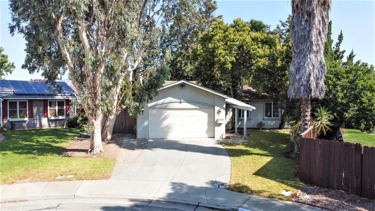 1489 Daffodil Ct - Photo 1