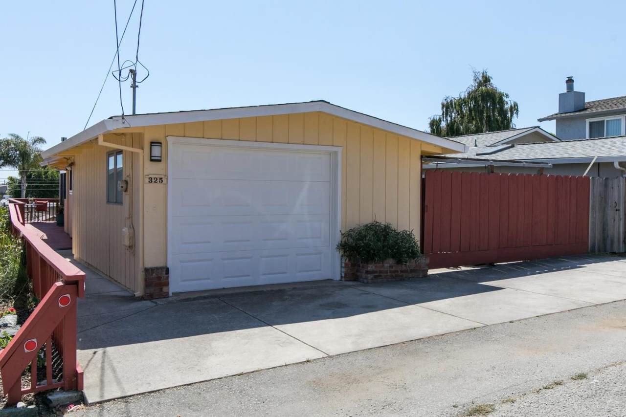 325 Hillcrest Dr - Photo 1
