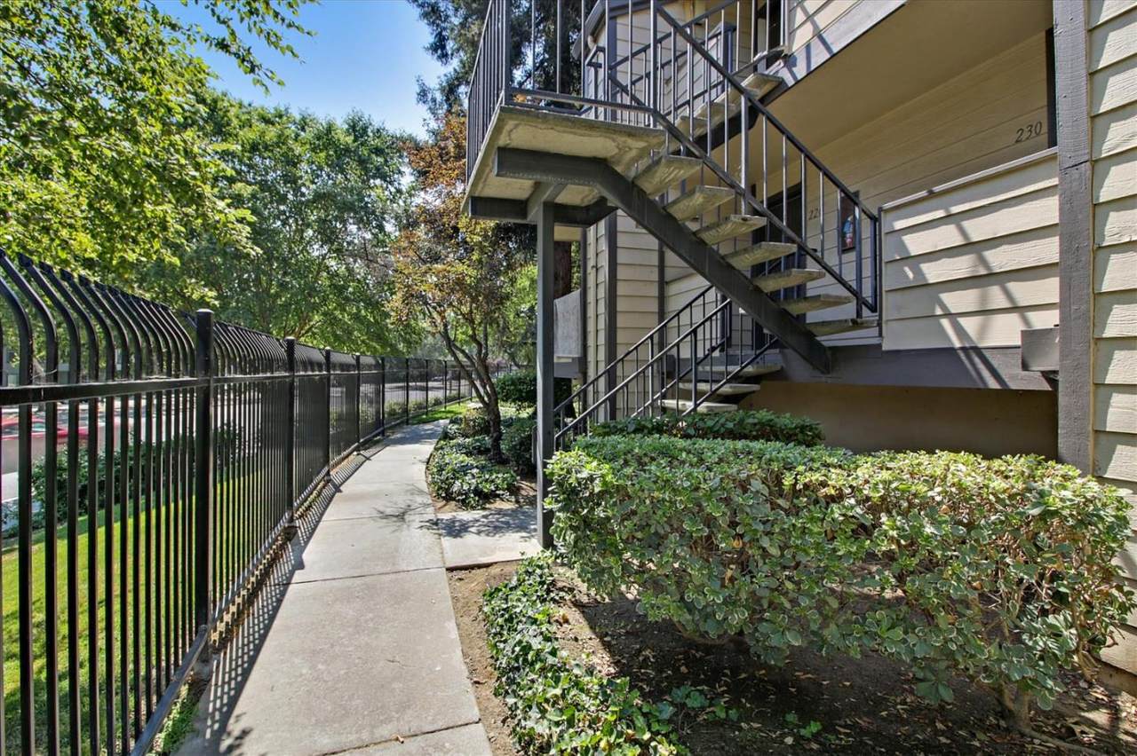 232 Stonegate Cir - Photo 1