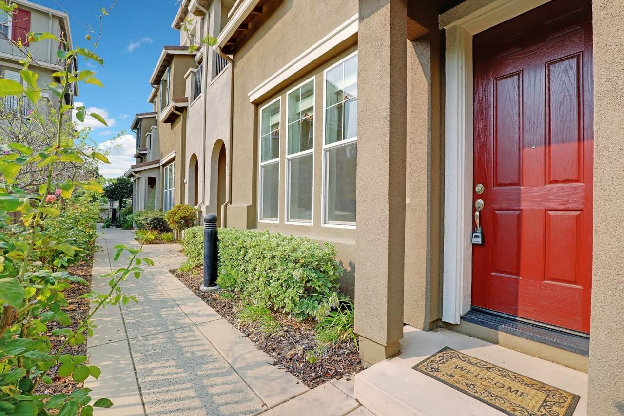 81 Bettencourt Way - Photo 1
