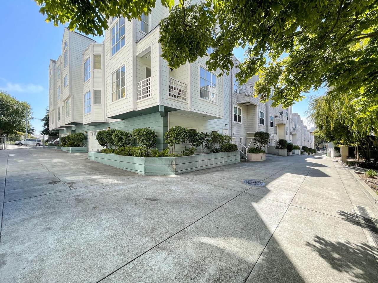 1100 Eddy St H - Photo 1