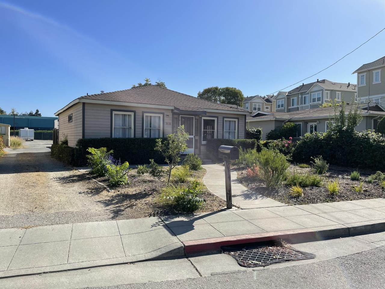 1939 Colony St - Photo 1