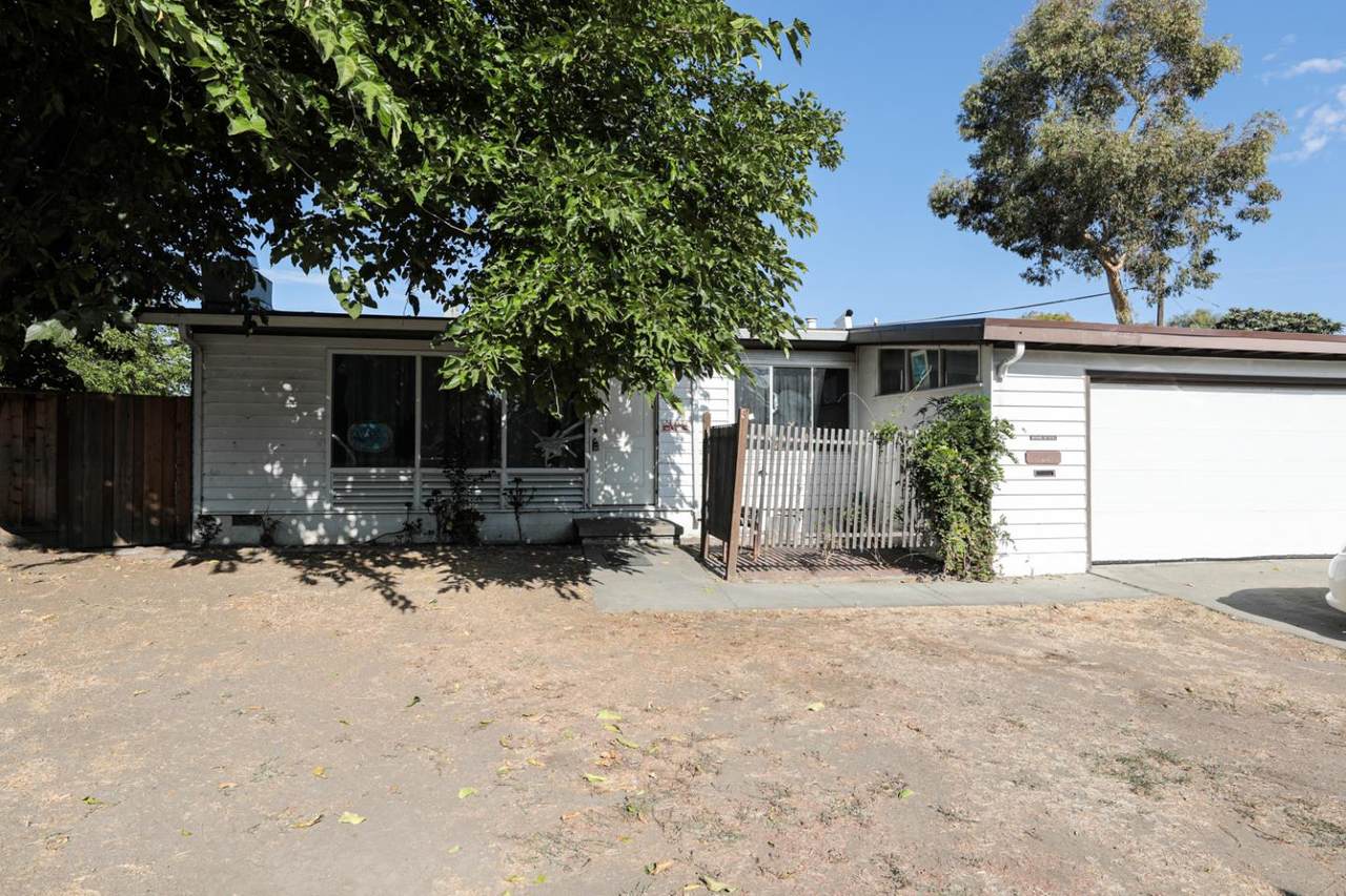 10281 Stonehedge Ct - Photo 1
