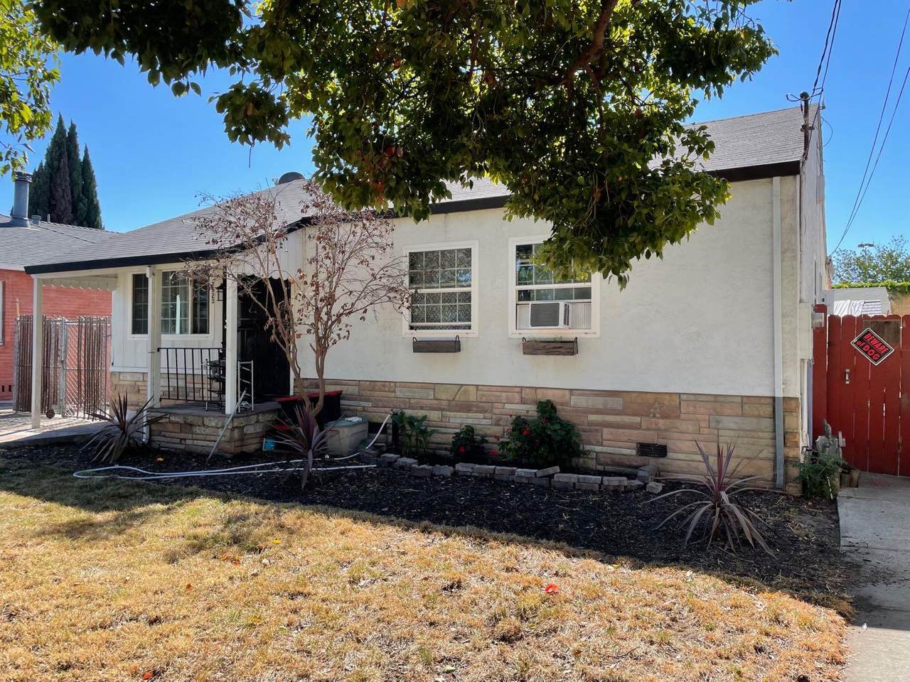 1523 Marybelle Ave - Photo 1