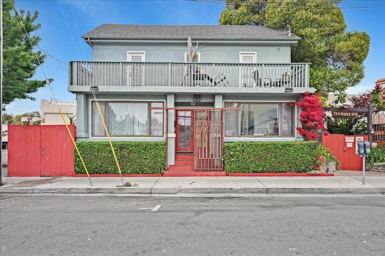 112 Elm St - Photo 1