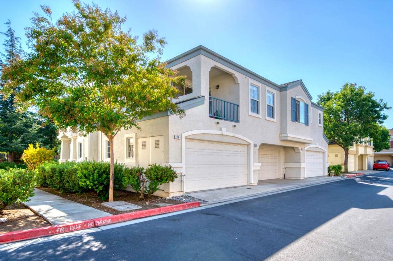 916 Monarch Cir - Photo 1