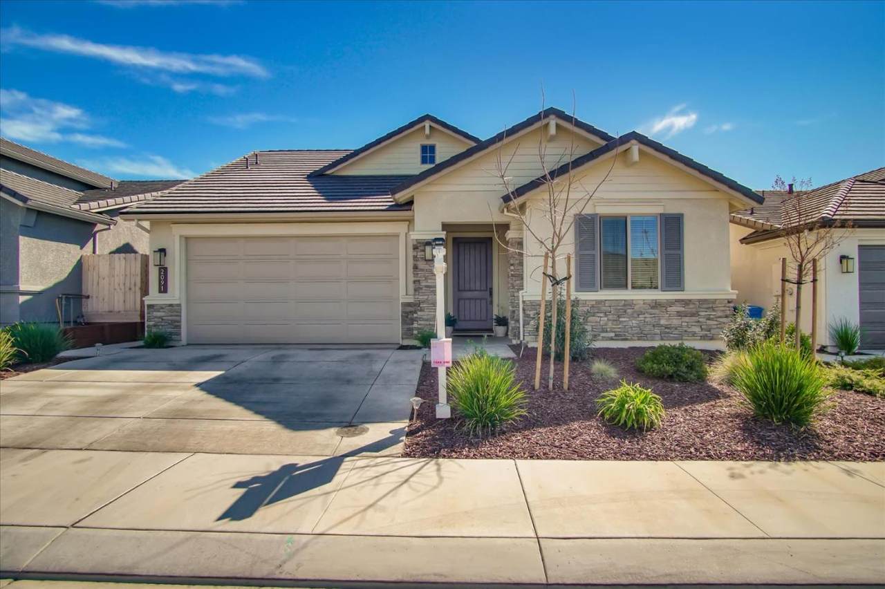 2091 Sage Dr - Photo 1