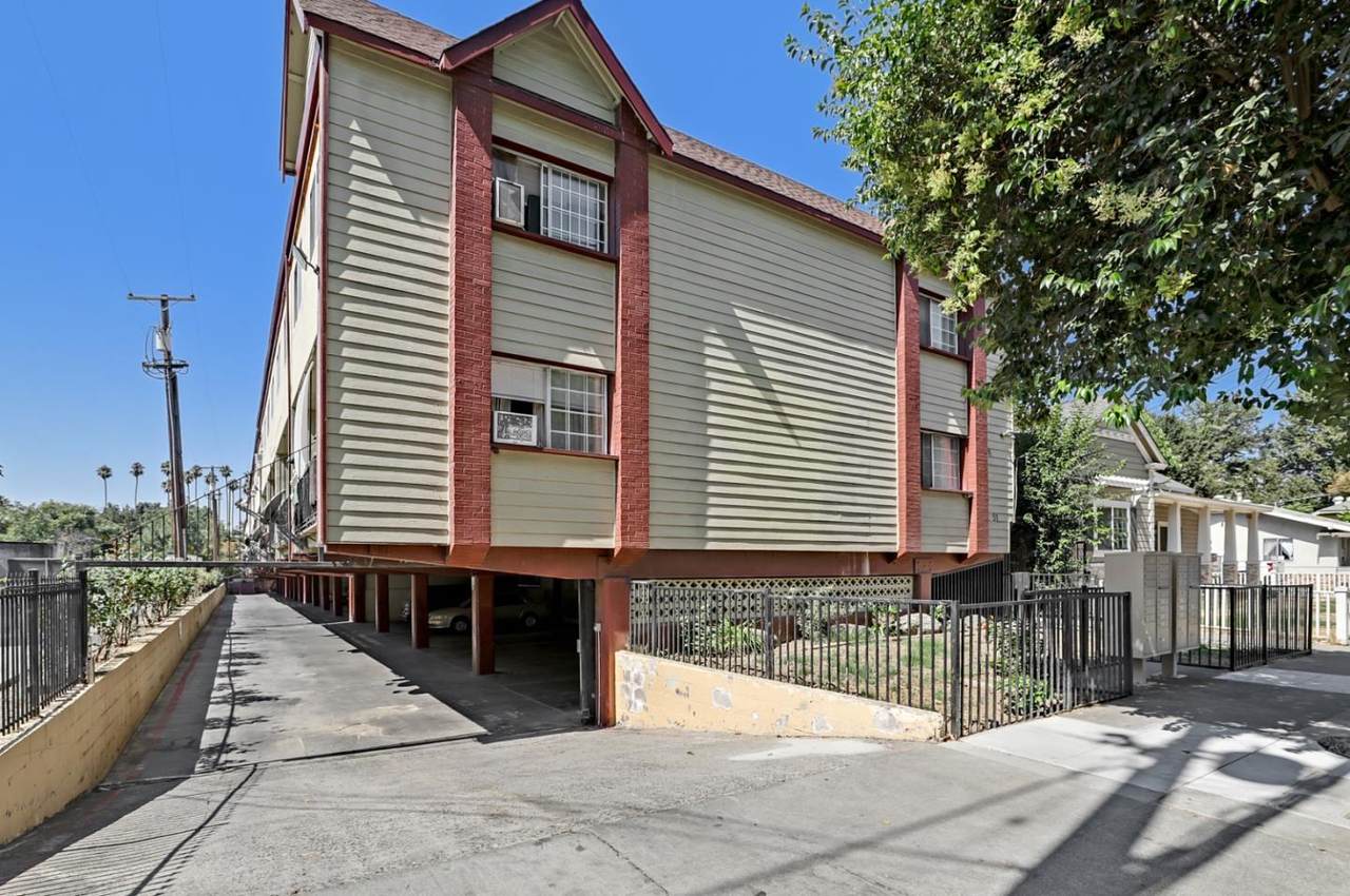 51 19th St - Photo 1