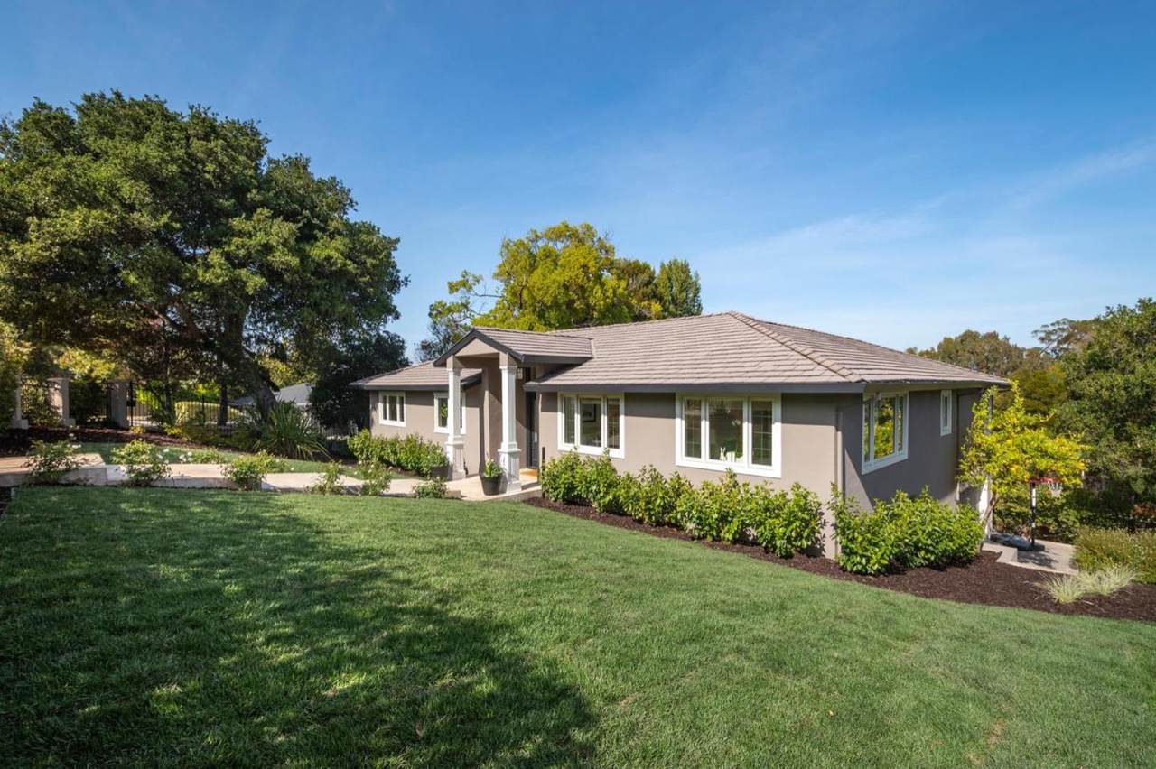 2 Hillview Ct - Photo 1