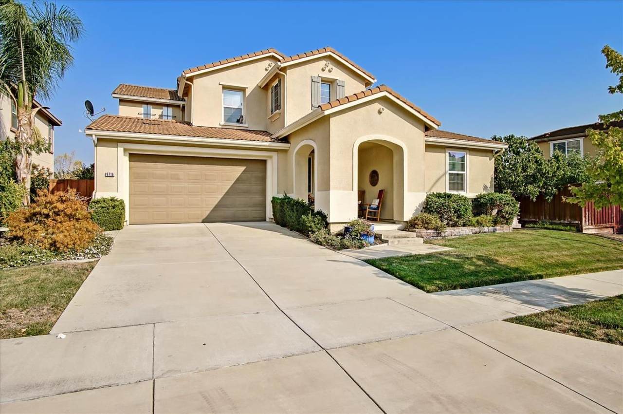 9716 Dream Catcher Way - Photo 1