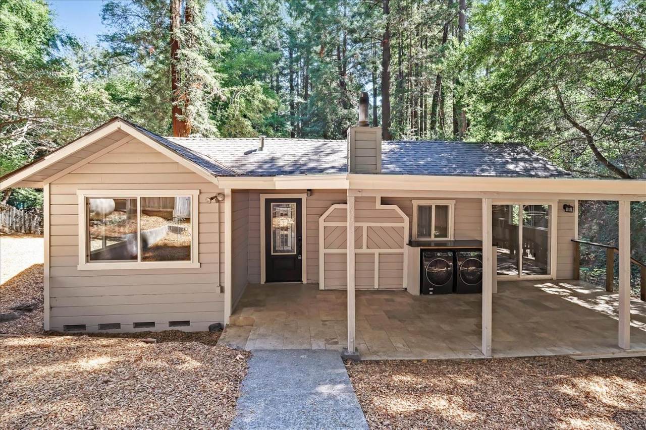 560 River Dr - Photo 1