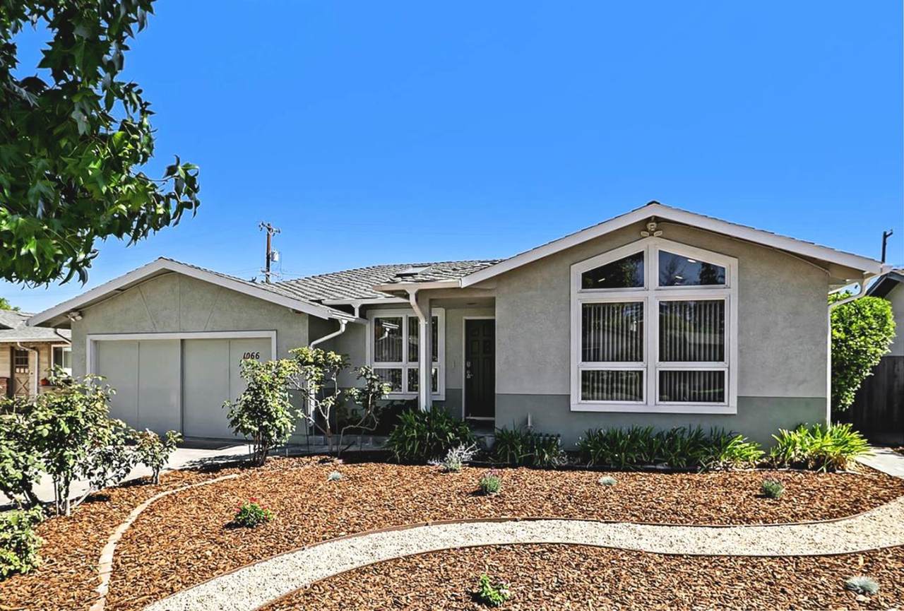 1066 Kelly Dr - Photo 1