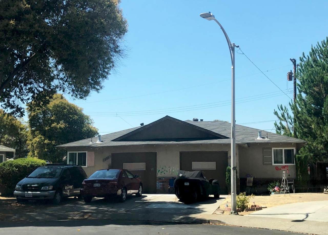 908 Live Oak Dr - Photo 1
