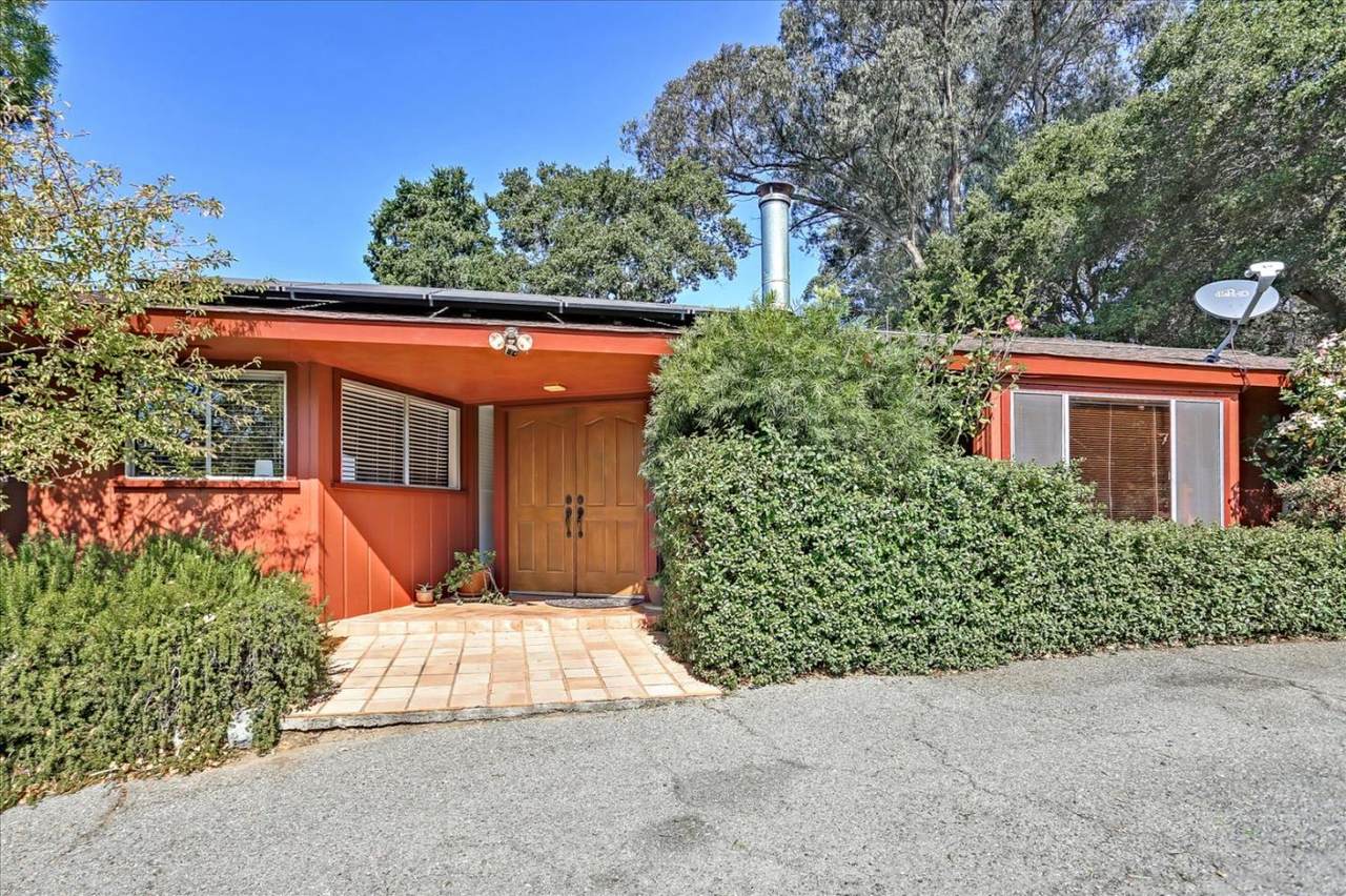 498 Carr Ave - Photo 1