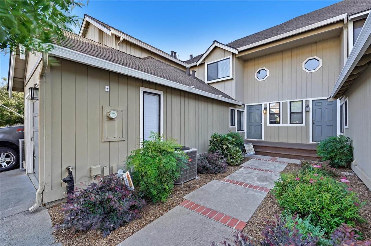 17135 Creekside Cir - Photo 1