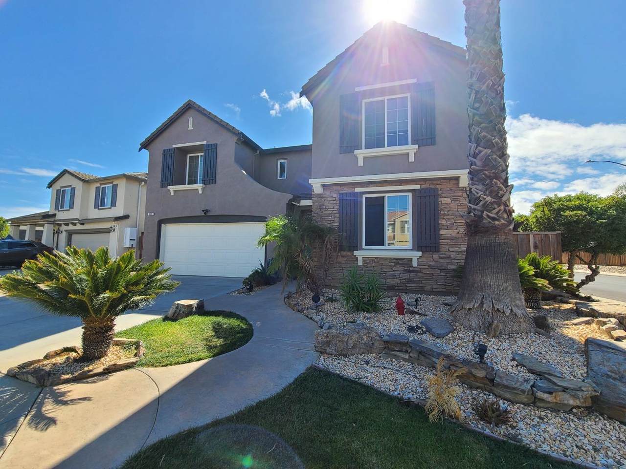 2224 Cambridge Dr - Photo 1