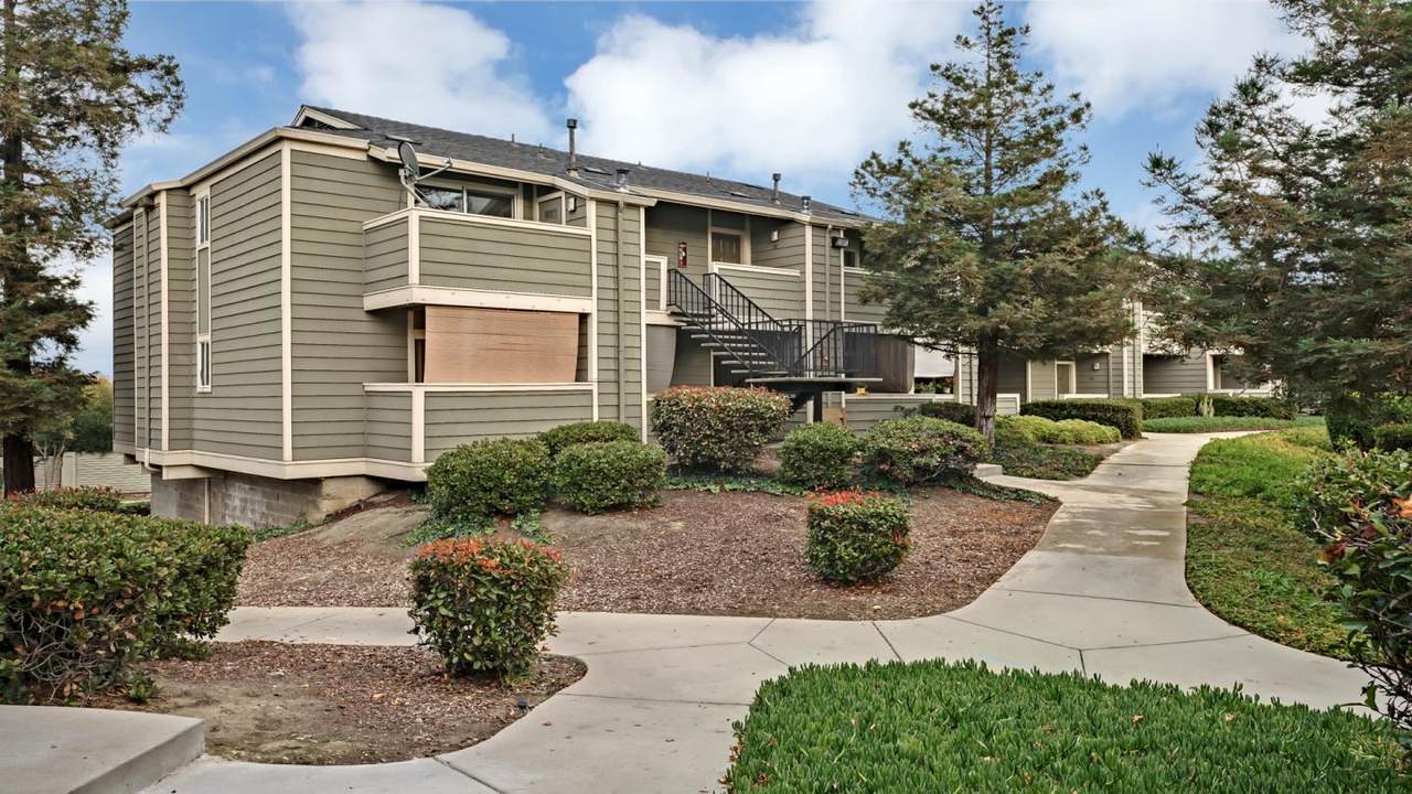 62 Castlecrest Dr - Photo 1