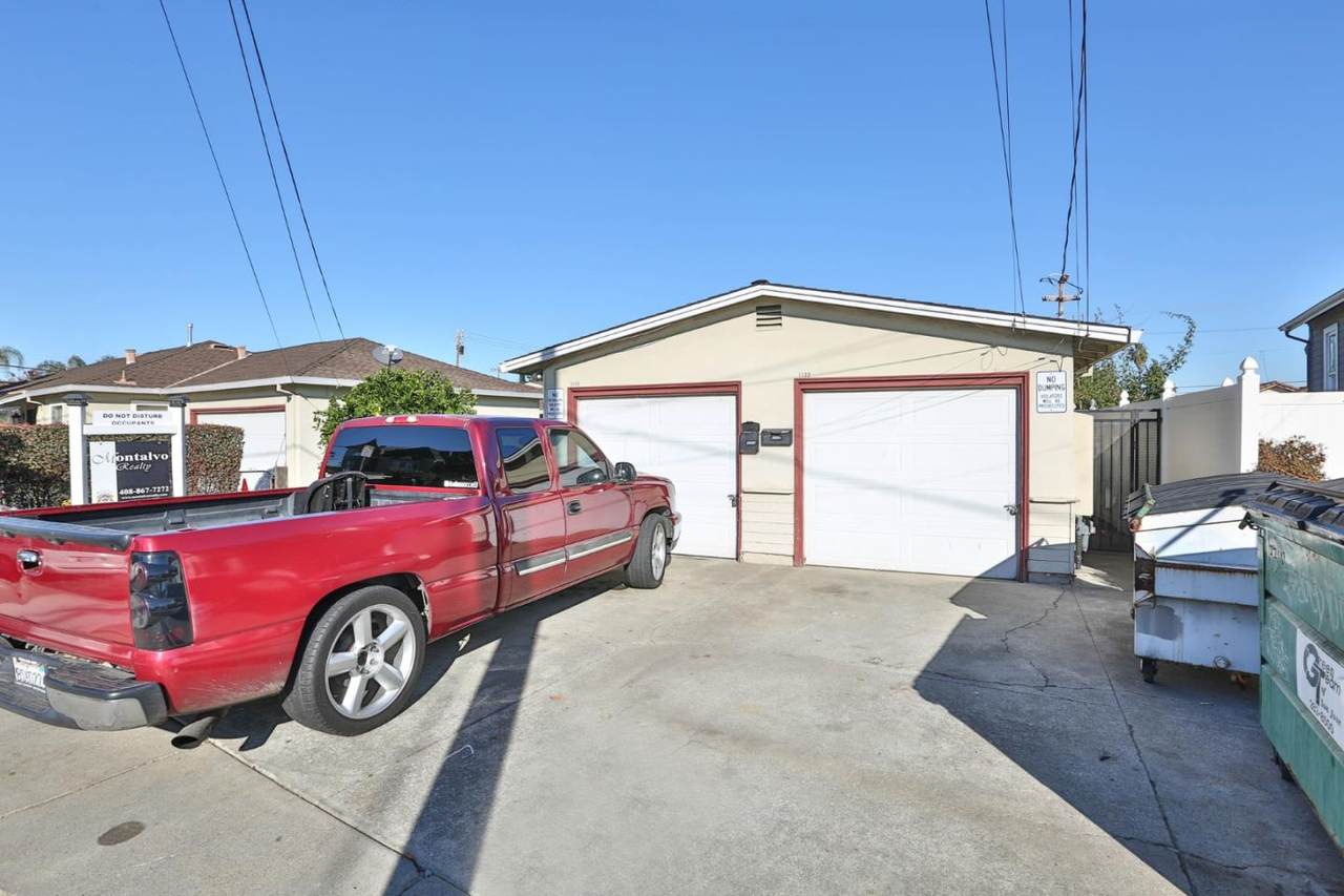 1120 Locust St - Photo 1