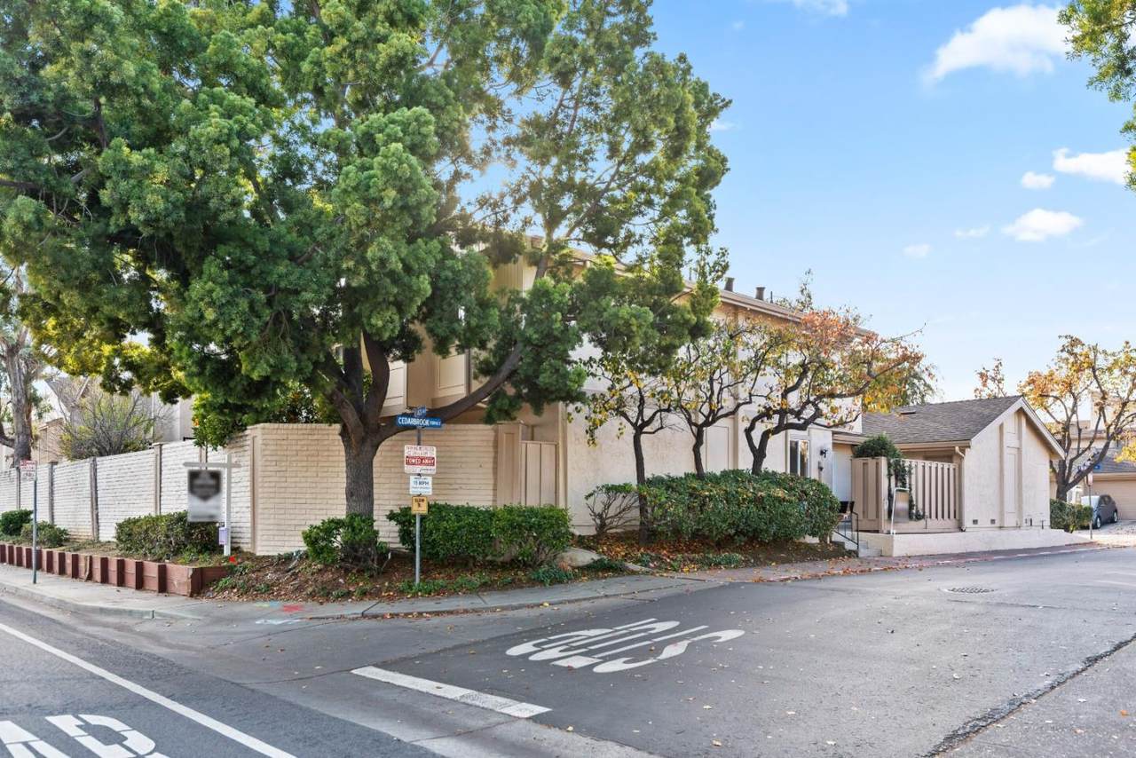 11112 Firethorne Dr - Photo 1