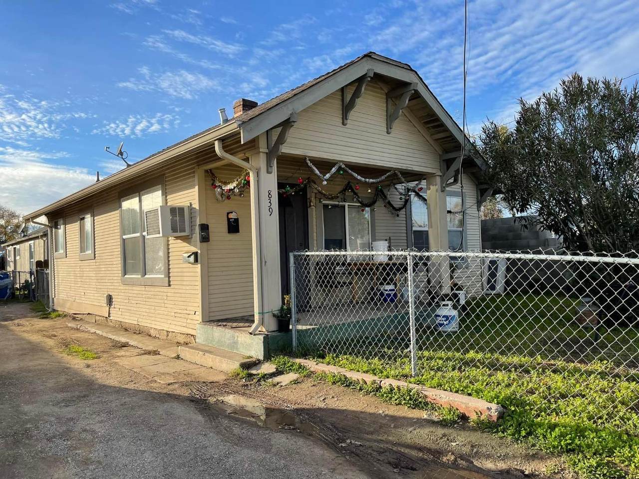 839 Golden Gate Ave - Photo 1