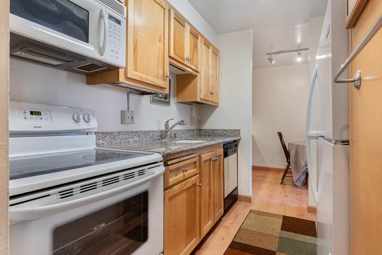 555 Jean St 523 - Photo 1