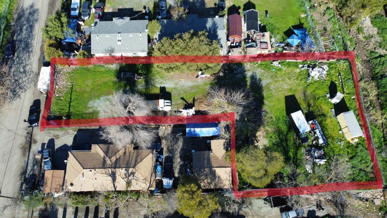 81 Bayview Ave - Photo 1