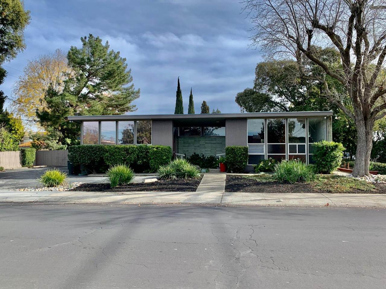 3303 Alma St - Photo 1