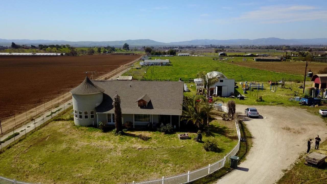 1101 Foothill Rd - Photo 1
