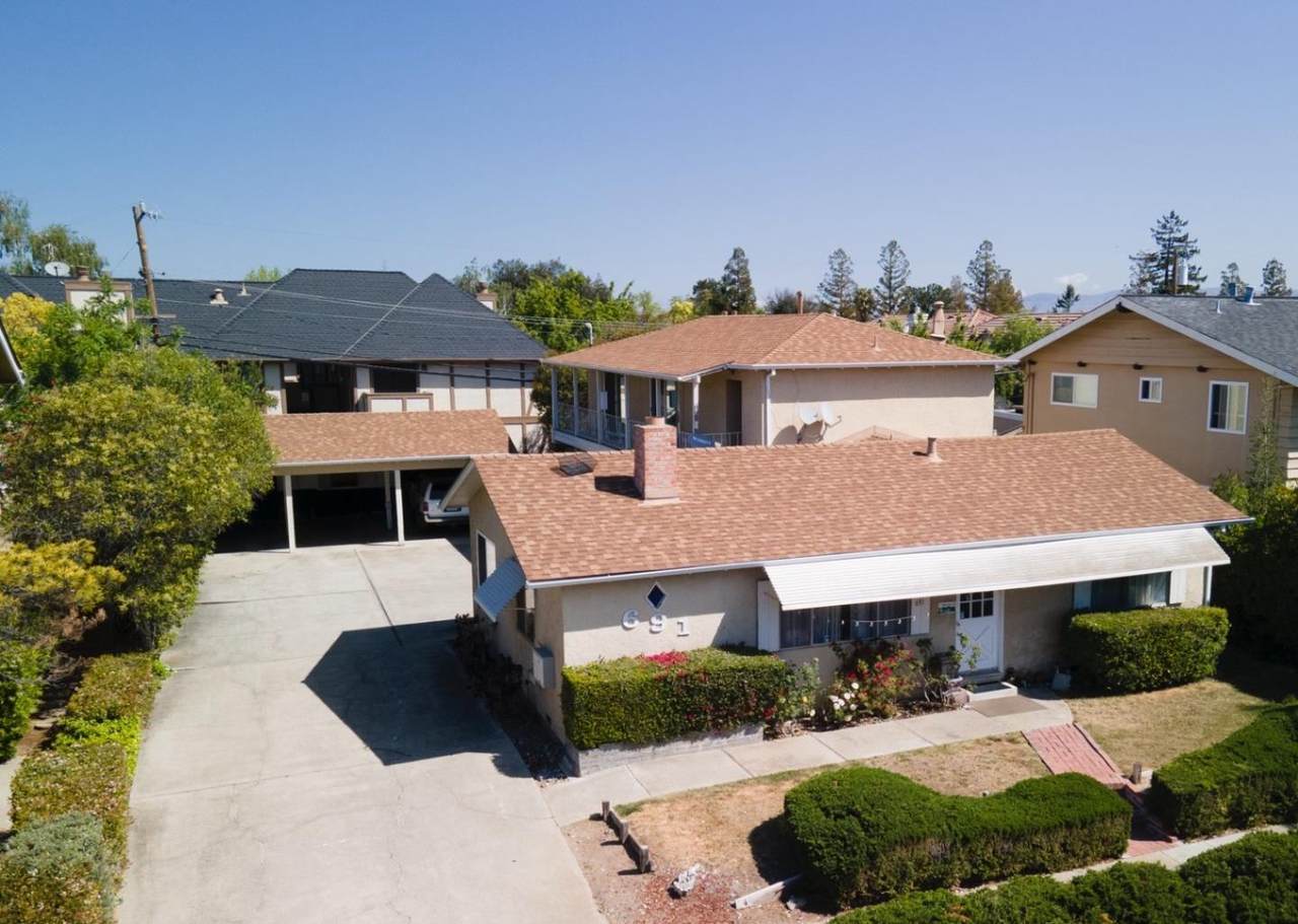 691 Grand Coulee Ave - Photo 1