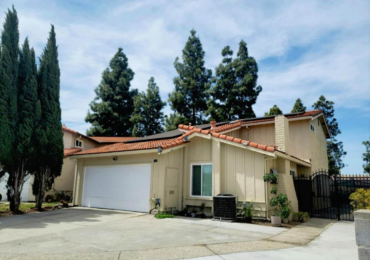 1935 Edgestone Cir - Photo 1