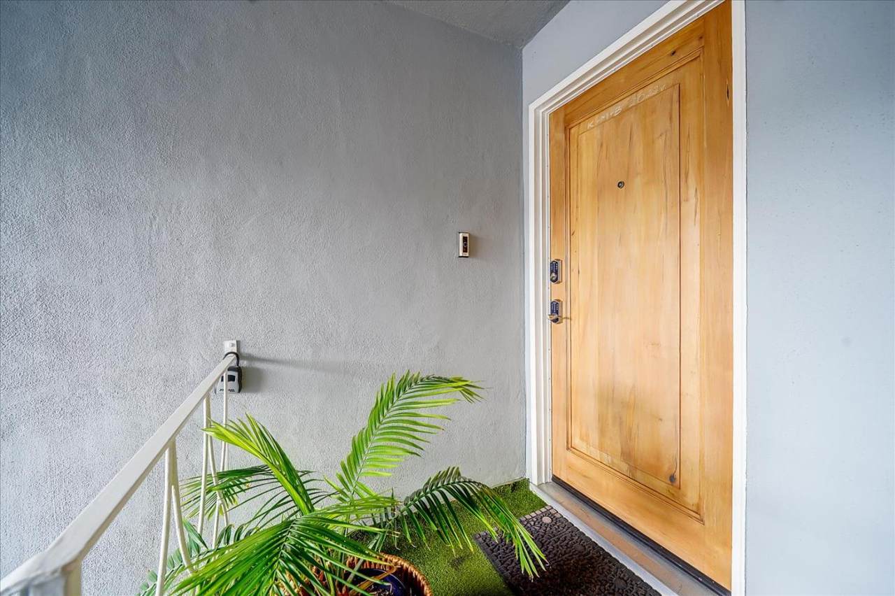 1240 Woodside Rd 18 - Photo 1