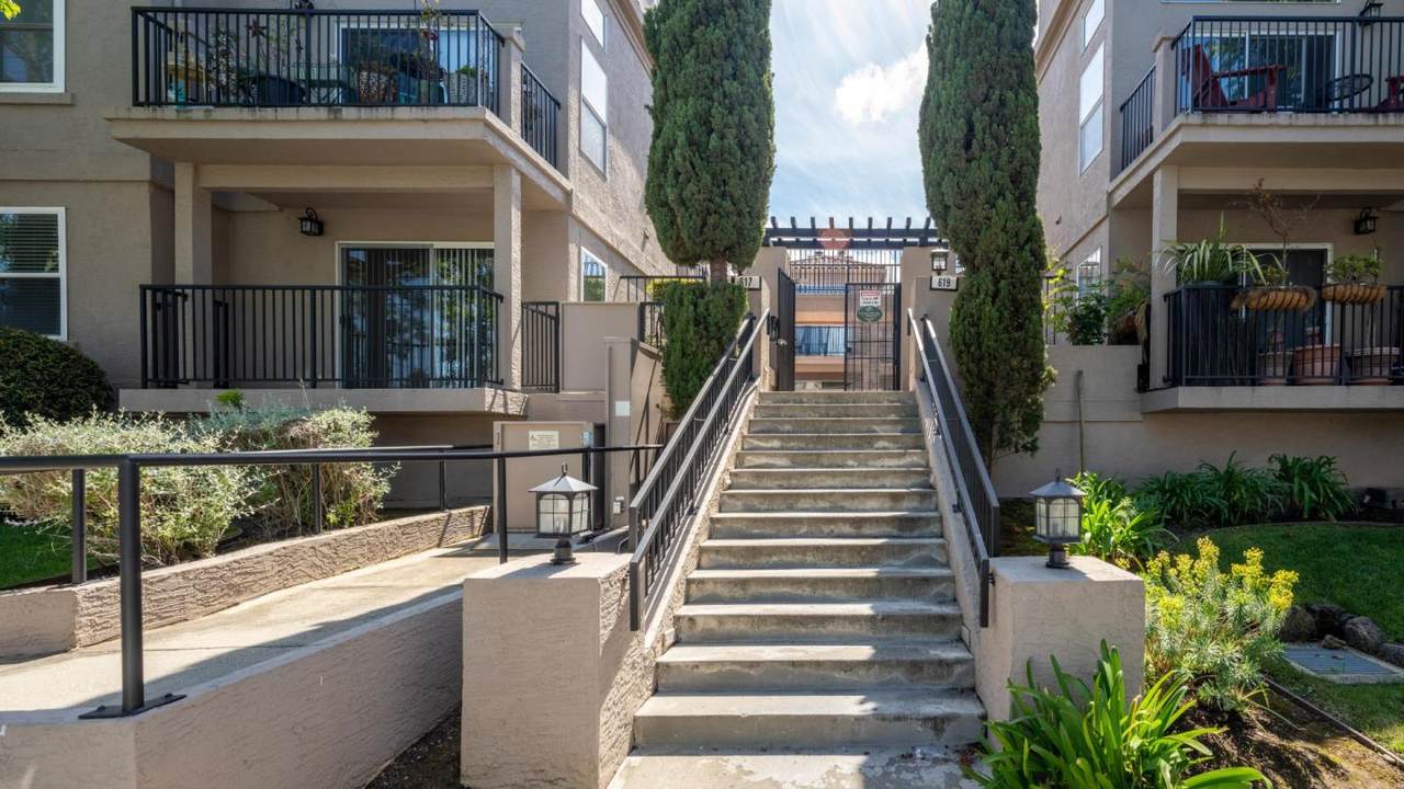 615 Woodside Way A - Photo 1