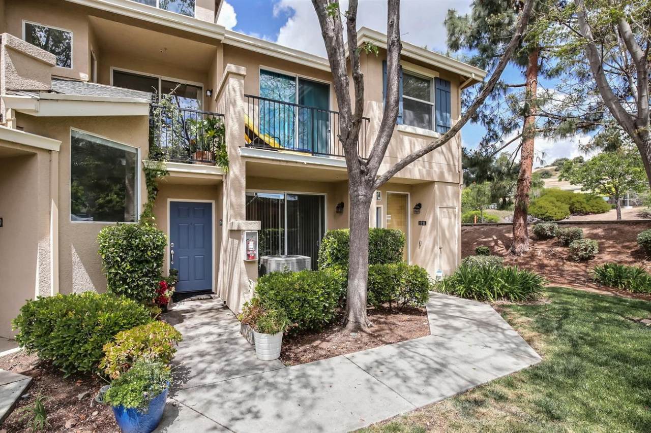 1095 Esparanza Way - Photo 1
