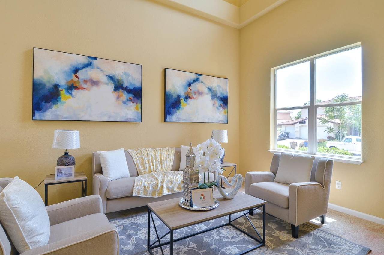 1811 Crown Peak Way - Photo 1