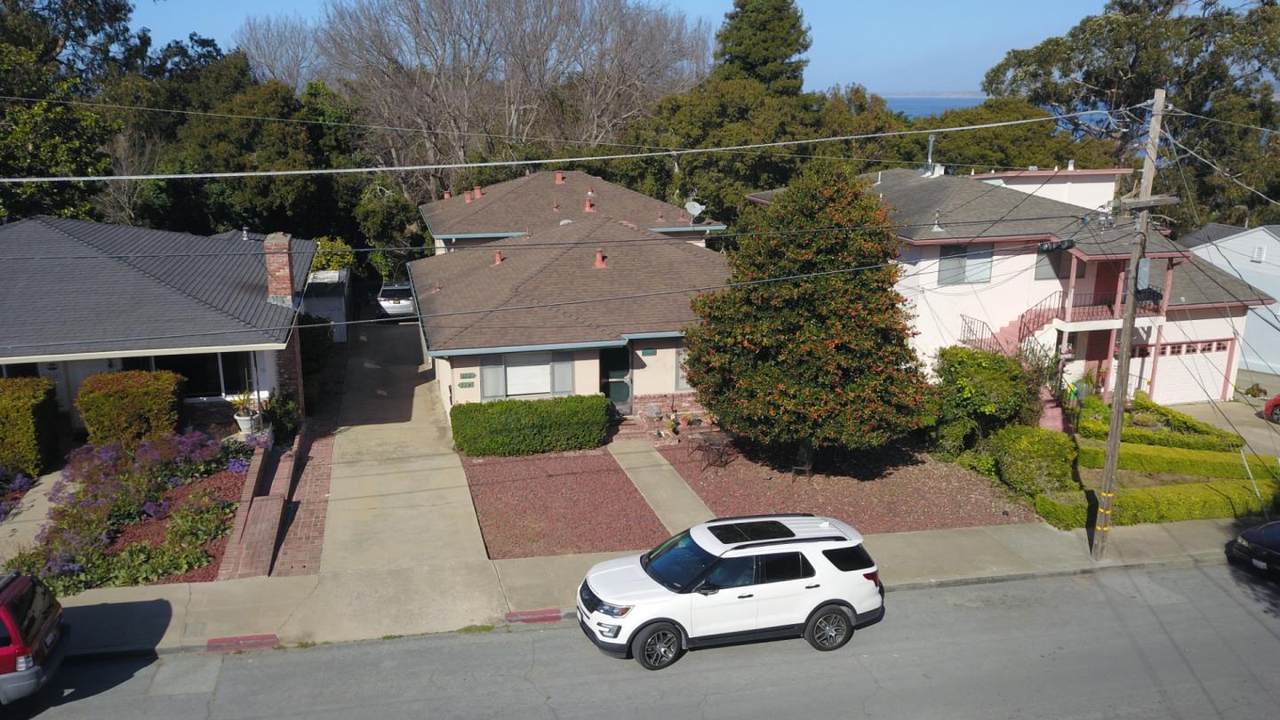 112-114 Seeno St - Photo 1