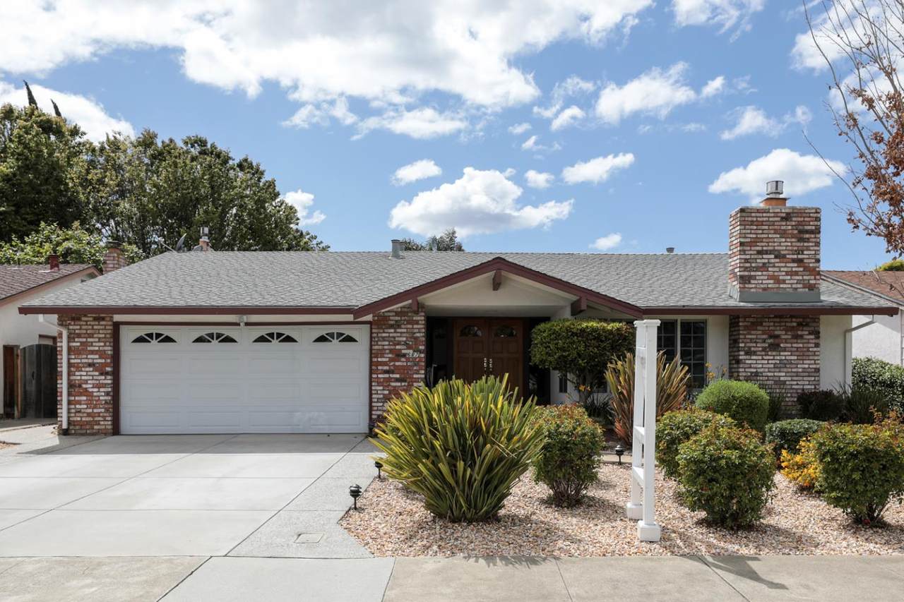687 Chatsworth Pl - Photo 1
