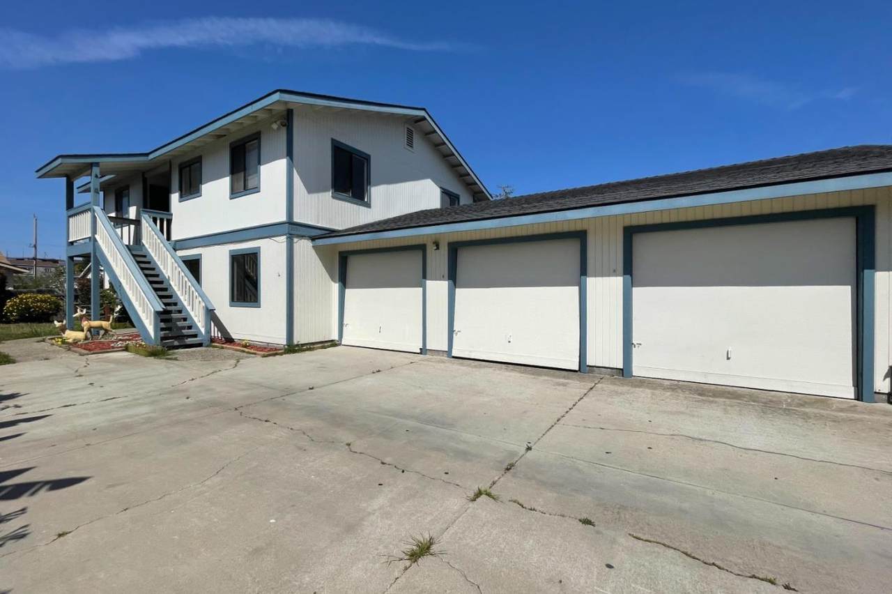 1091 Wanda Ave - Photo 1