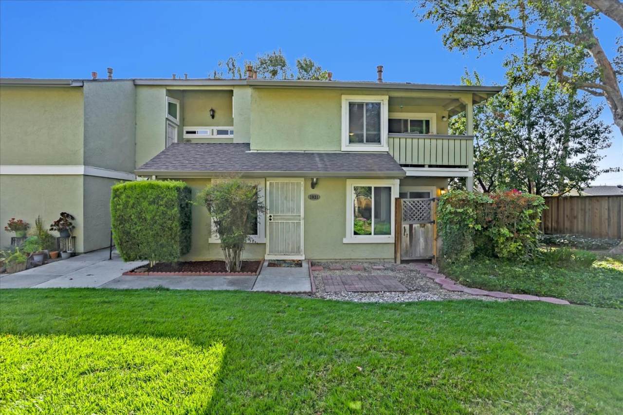 1021 Delna Manor Ln - Photo 1