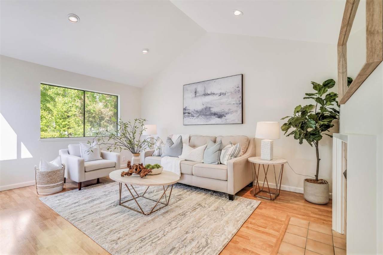 1395 Meadow Ridge Cir - Photo 1