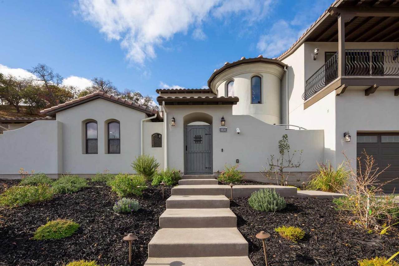 1830 Carob Ct - Photo 1