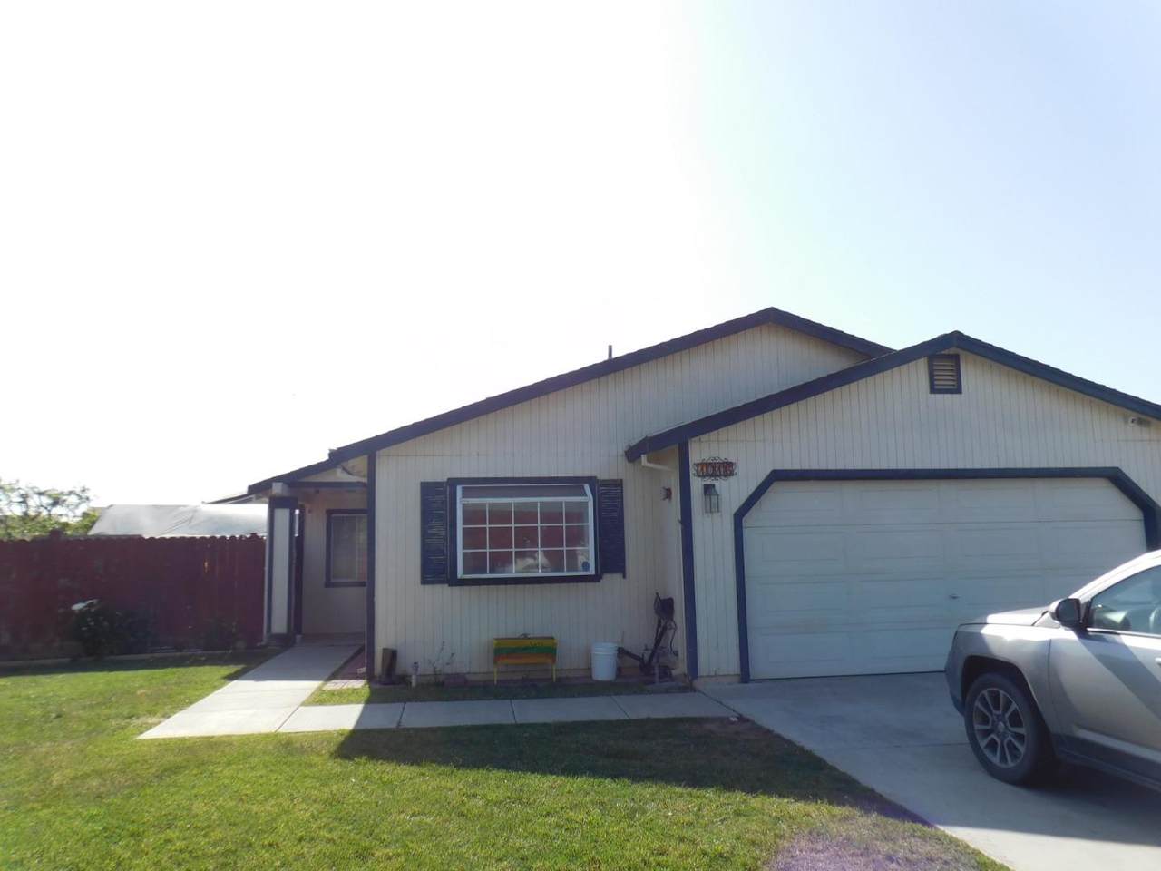 1016 Emily Cir - Photo 1