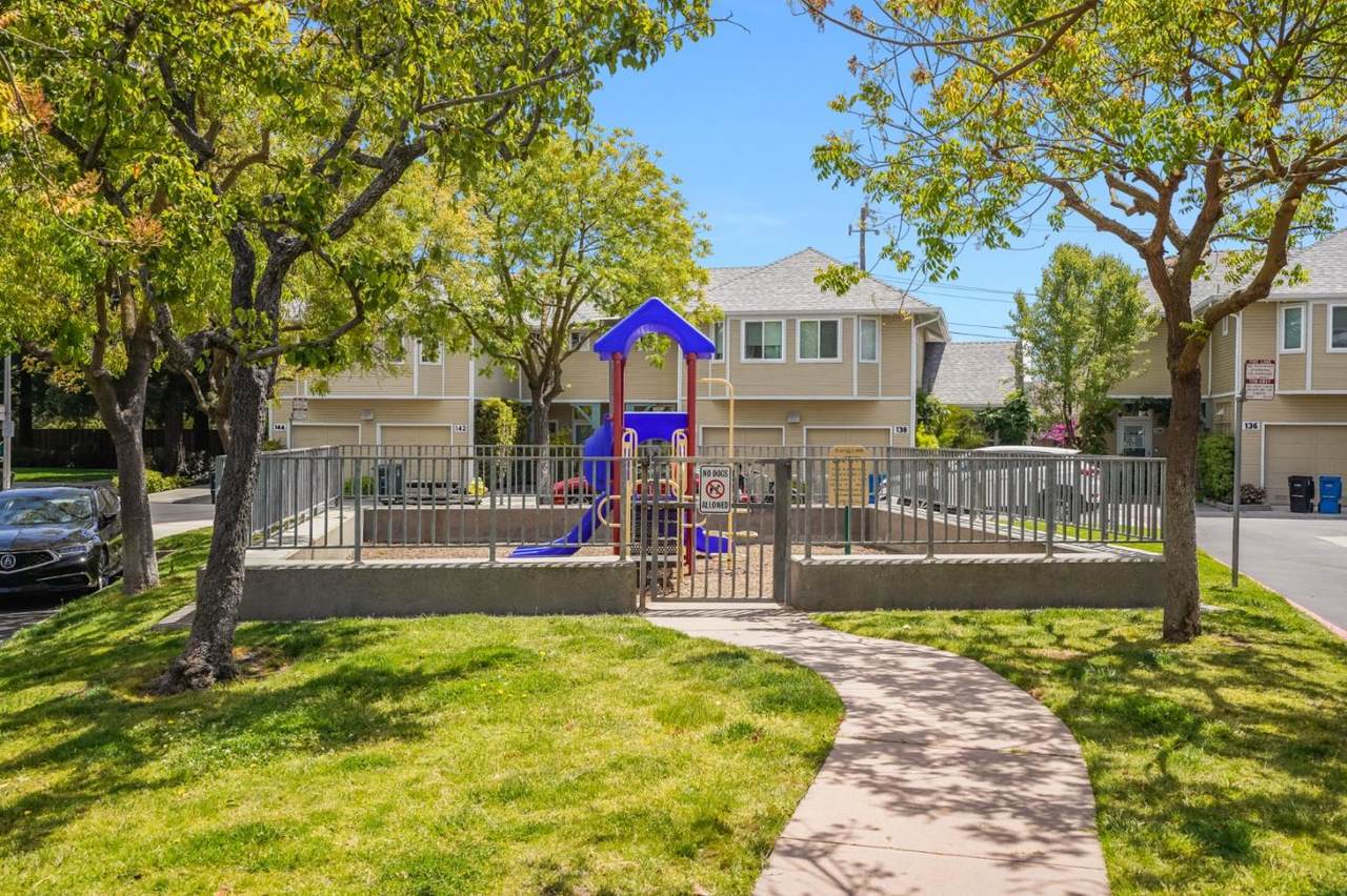 142 Blossom Cir 2 - Photo 1