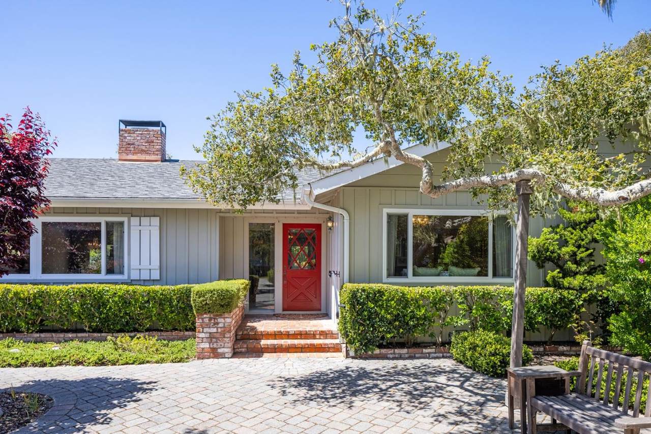 1049 Rodeo Rd - Photo 1