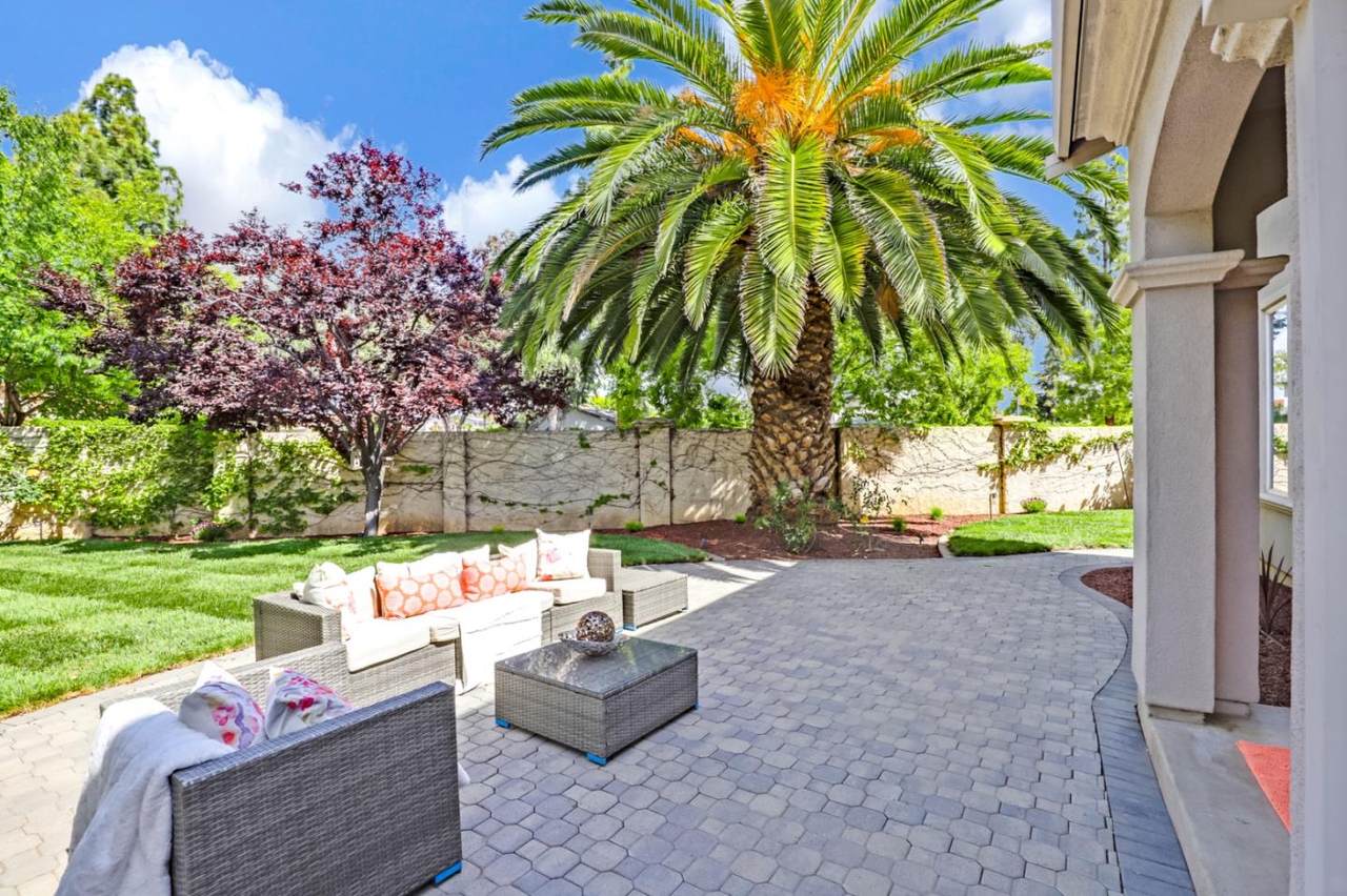 496 Gavin Ct - Photo 1