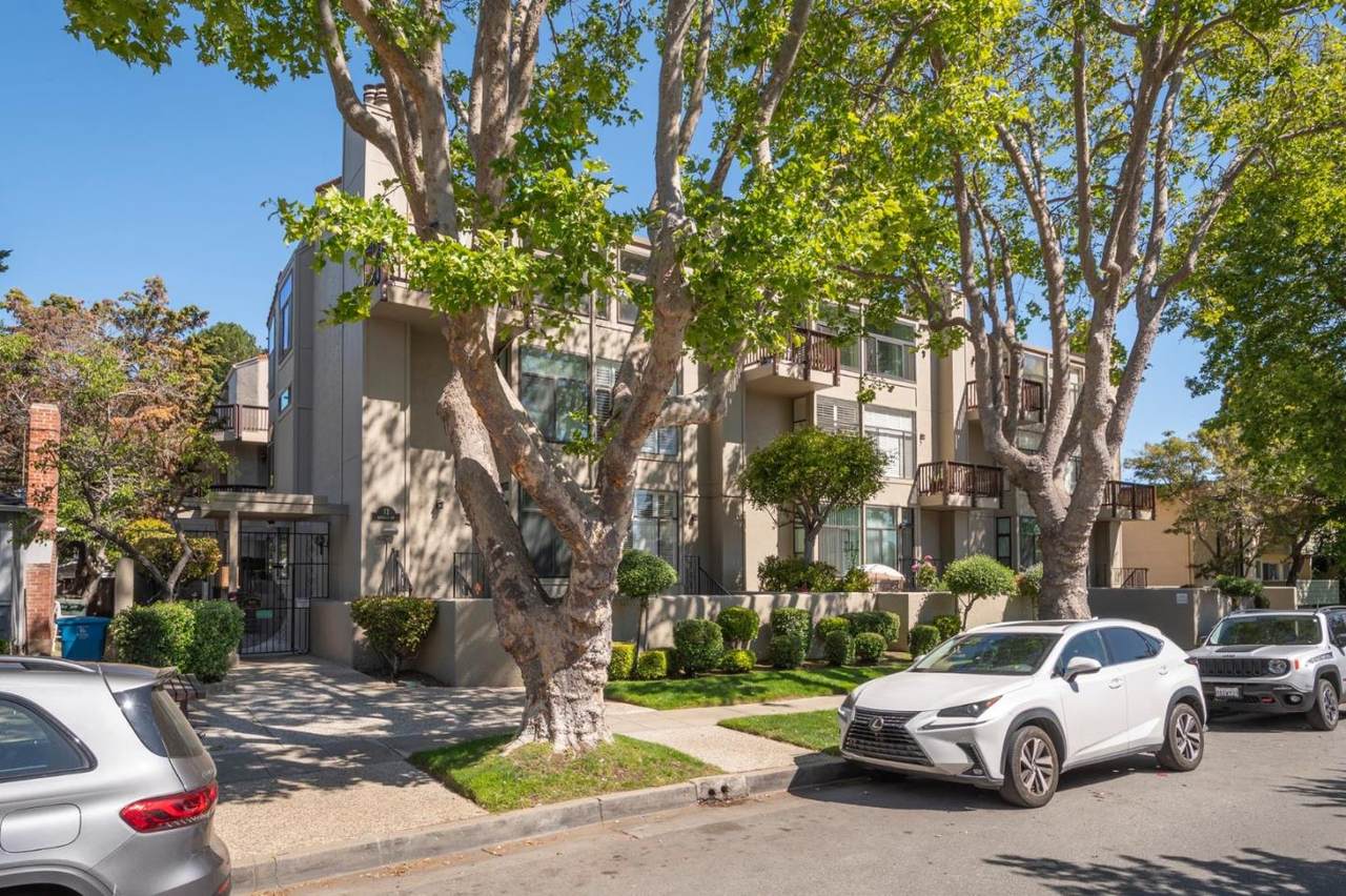 11 Hayward Ave 1003 - Photo 1